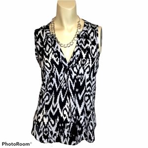 SOCIETY GIRL Sleeveless V-neck Black & White Top